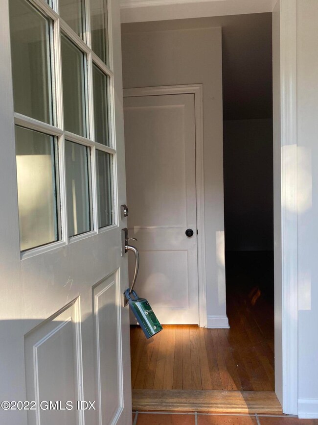 33 Cognewaugh Rd, Cos Cob, CT 06807 - photo 2