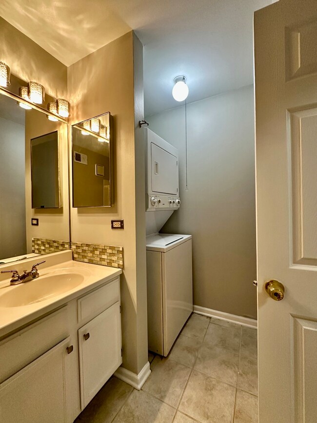 Kirchoff Meadows unit 106, Rolling Meadows, IL 60008 - photo 6