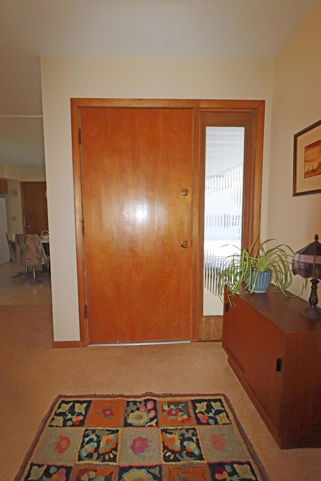 Entry door with sidelite