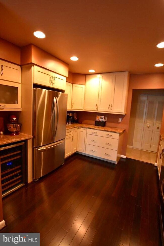 11415 Commonwealth Dr unit 301, Rockville, MD 20852 - photo 4