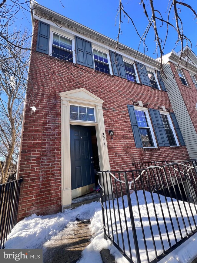 2912 Fairfax Metro Ln, Vienna, VA 22181 - photo 3