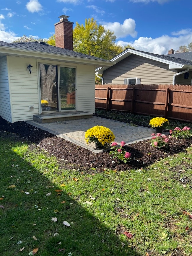 77 Drendel Ln, Naperville, IL 60565 - photo 3