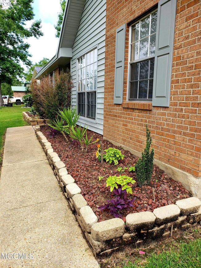 3121 Riverbend Rd, Moss Point, MS 39562 - photo 2