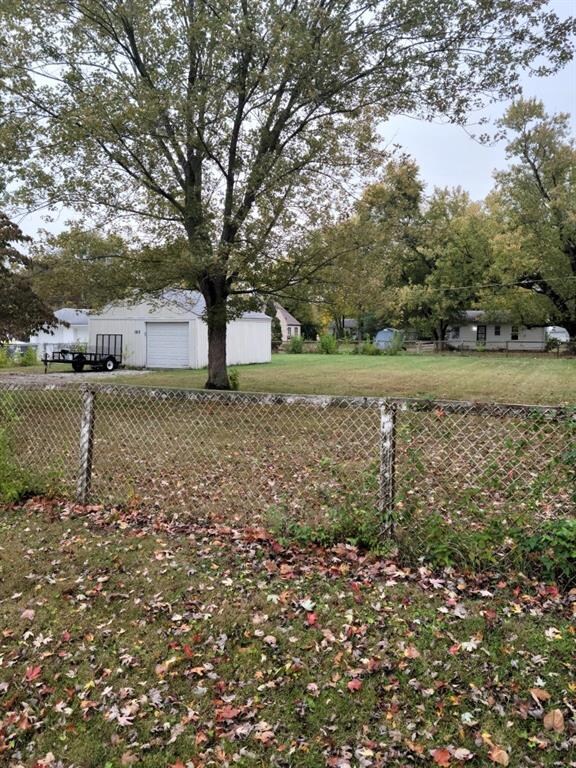 1812 Manger Ln, Anderson, IN 46011 - photo 2