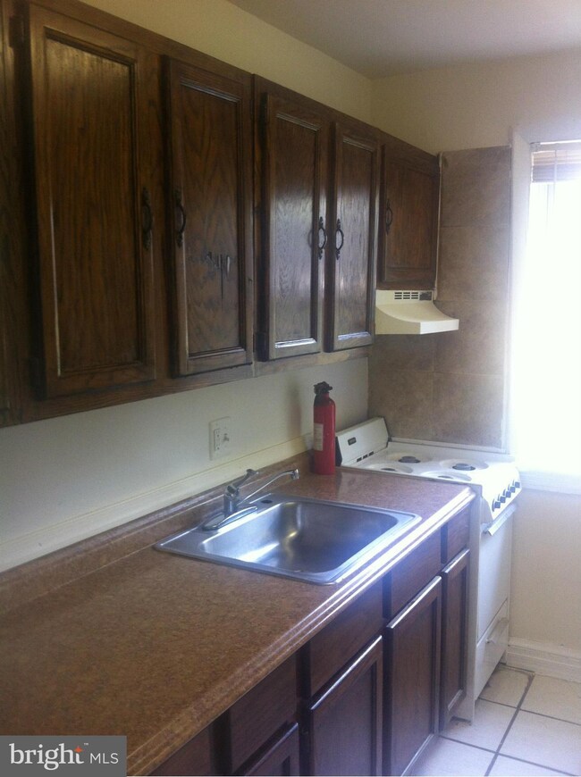5033 Hanna Place SE unit 2, Washington, DC 20019 - photo 3