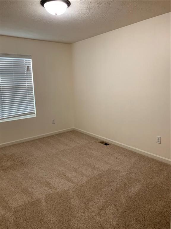 2408 Shadow Bend Dr, Columbus, IN 47201 - photo 4