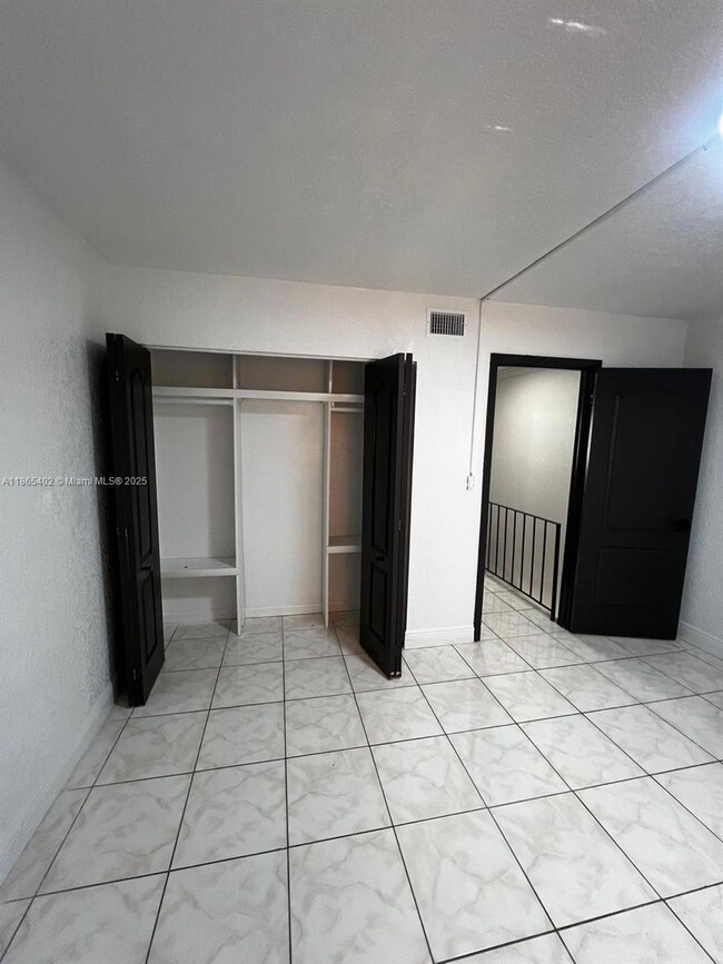 5625 W 17th Ave unit 701, Hialeah, FL 33012 - photo 4