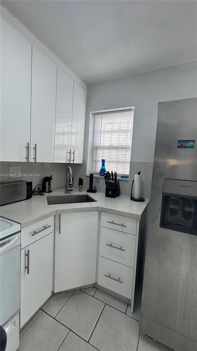 7989 NW 7th St unit B1, Miami, FL 33126 - photo 6