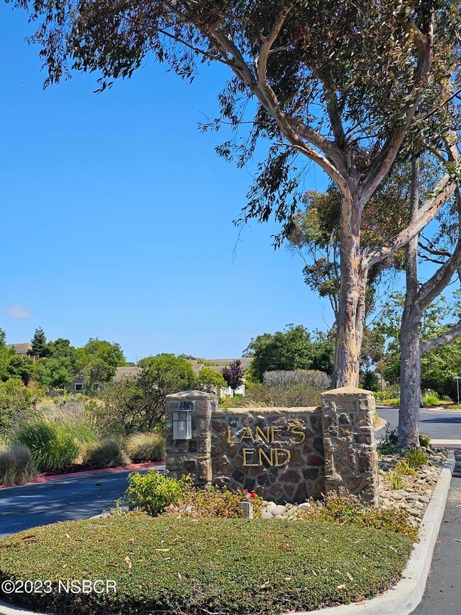 LANES END ENTRANCE