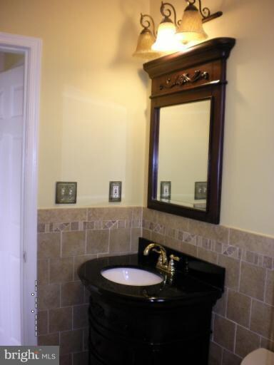 1603 Woodhill Ct, Hyattsville, MD 20785 - photo 2