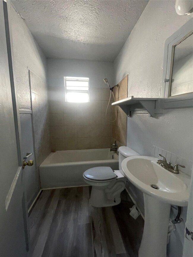 3813 Mount Pleasant St, Houston, TX 77021 - photo 4