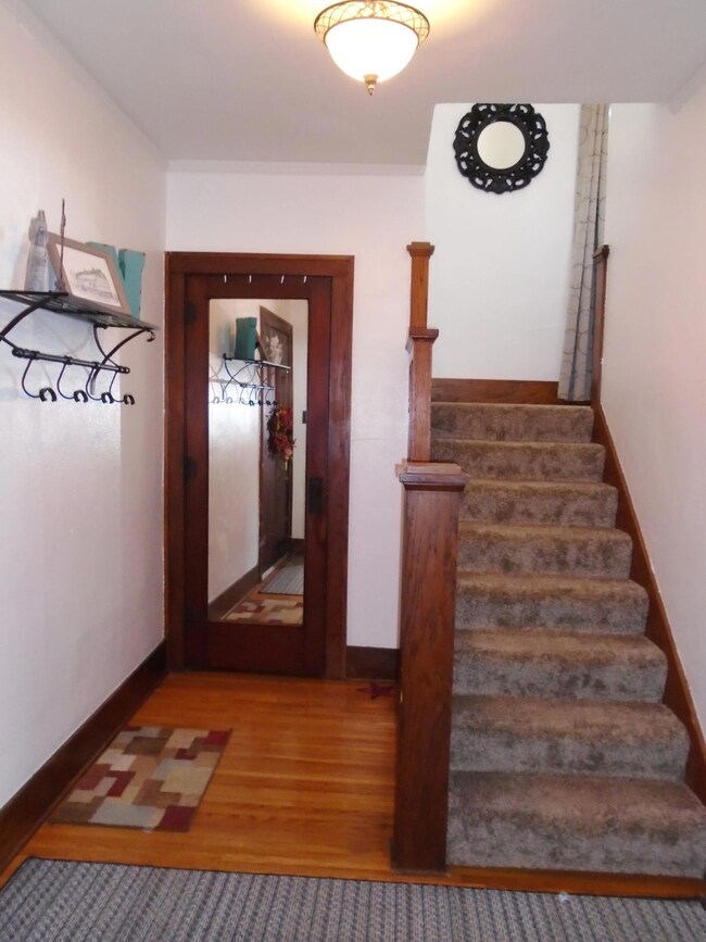Entry/Stairwell