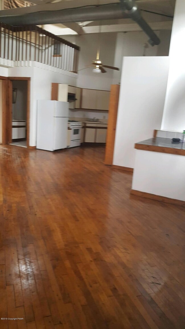 633 Mckinley St unit 201, Hazleton, PA 18201 - photo 5