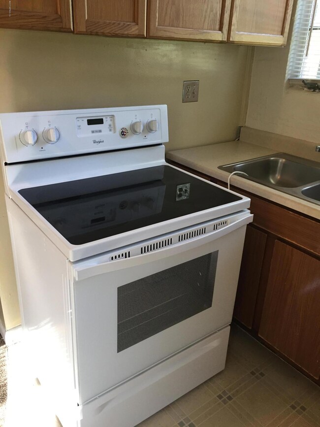 4837-2 Sunderland Rd, Jacksonville, FL 32210 - photo 4