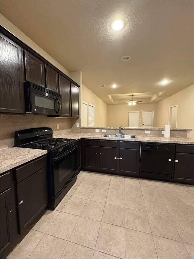 18412 Sunrise Oaks Ct, Montgomery, TX 77316 - photo 5