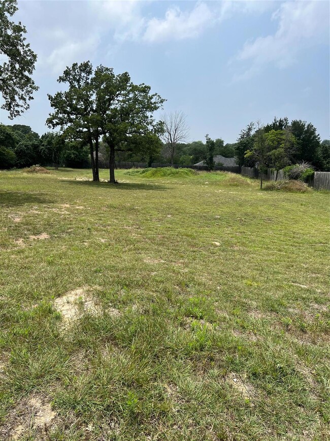 2304 Hillview Ct, Weatherford, TX 76087 - photo 2