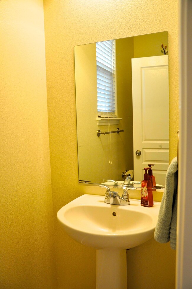 2328 La Villa Way, Redding, CA 96003 - photo 7