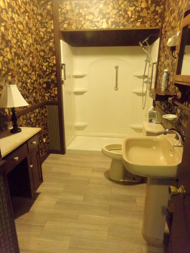 1ST FLOOR BATH9419bath1