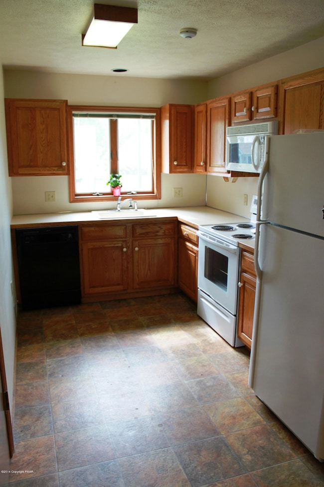 118 Duck Hollow Cir, Stroudsburg, PA 18360 - photo 3