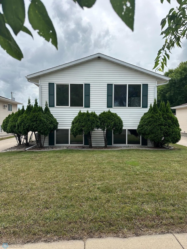 2126 5th Ave S, Fargo, ND 58103 - photo 2