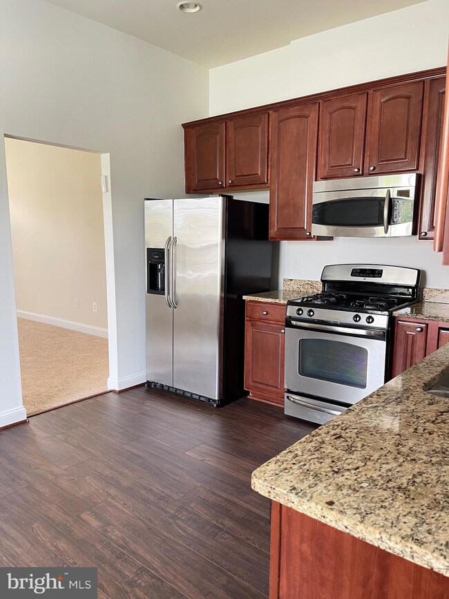 11156 Montclair Ct, White Plains, MD 20695 - photo 4