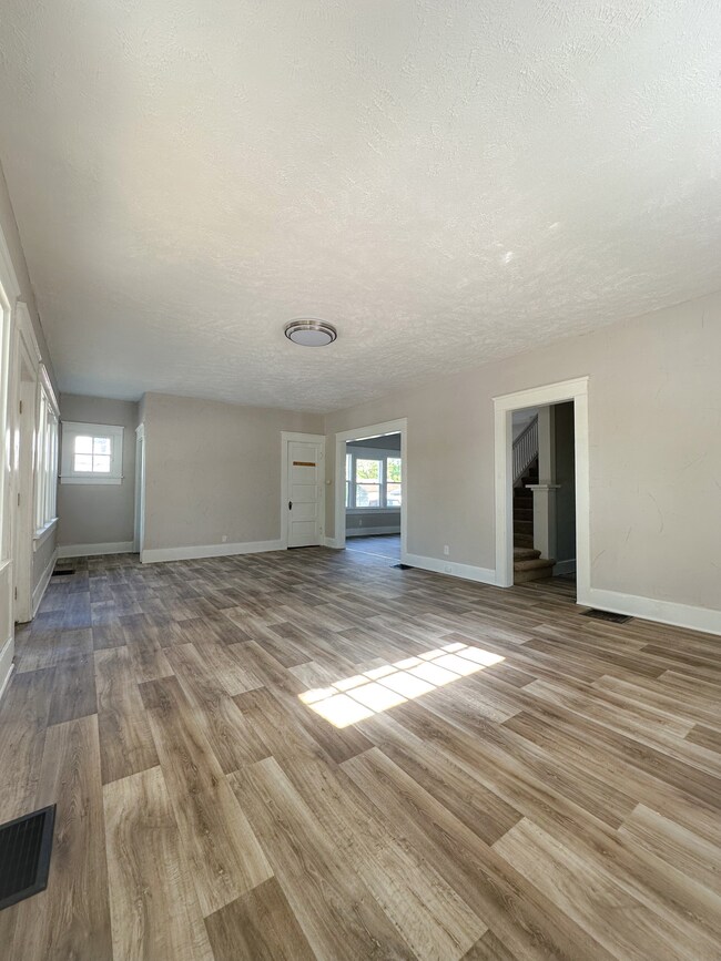 503 W 6th St, Anderson, IN 46016 - photo 5