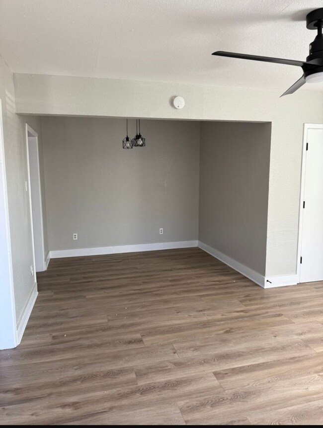 219 SE 13th St unit 4, Grand Prairie, TX 75051 - photo 5