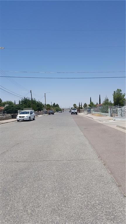 8039 Gilbert Dr, El Paso, TX 79907 - photo 4