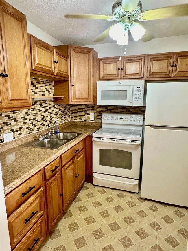 337 Windsor O, West Palm Beach, FL 33417 - photo 3