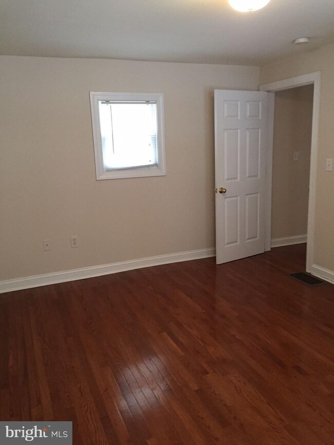 9 Cedar Ave unit 2, Conshohocken, PA 19428 - photo 4