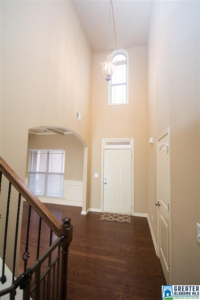 VAULTED CEILING IN FOYER