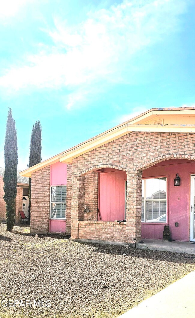 613 Desierto Bonito St, Horizon City, TX 79928 - photo 3