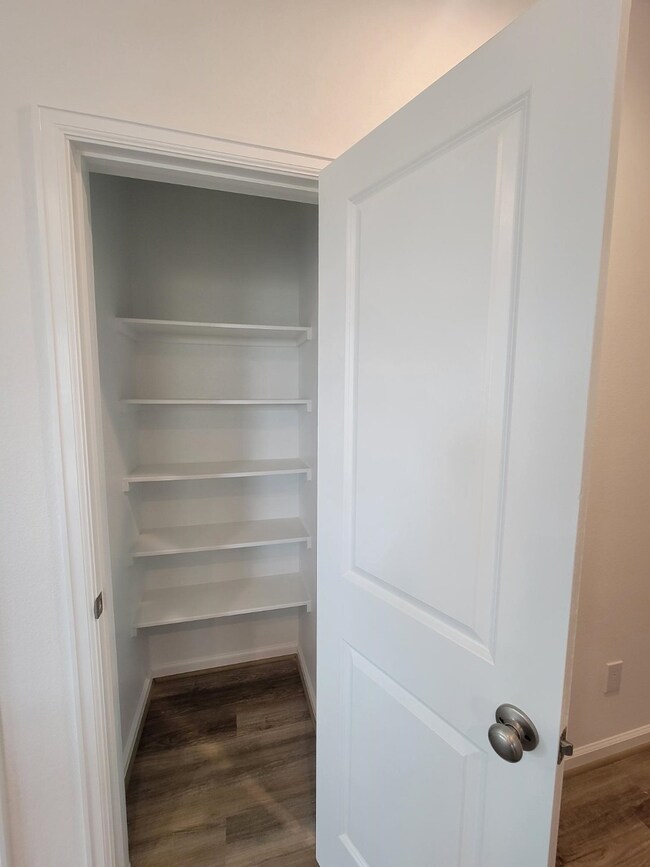 933 Tillman Ln, East Bernard, TX 77435 - photo 4