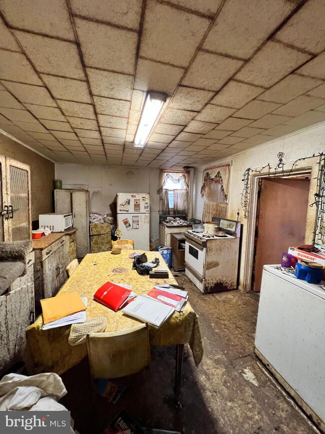 734 N 6th St, Reading, PA 19601 - photo 7