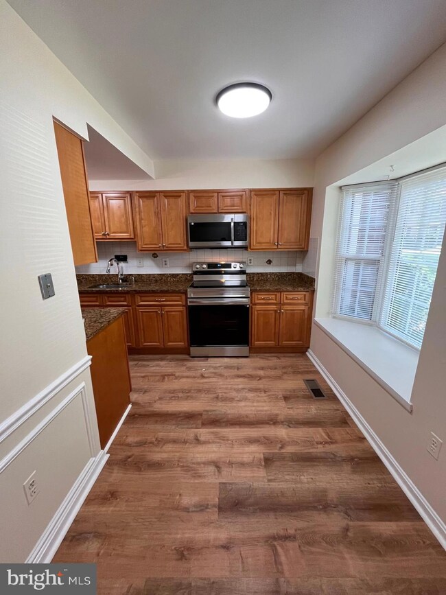 8931 Shamrock Ct, Springfield, VA 22152 - photo 4