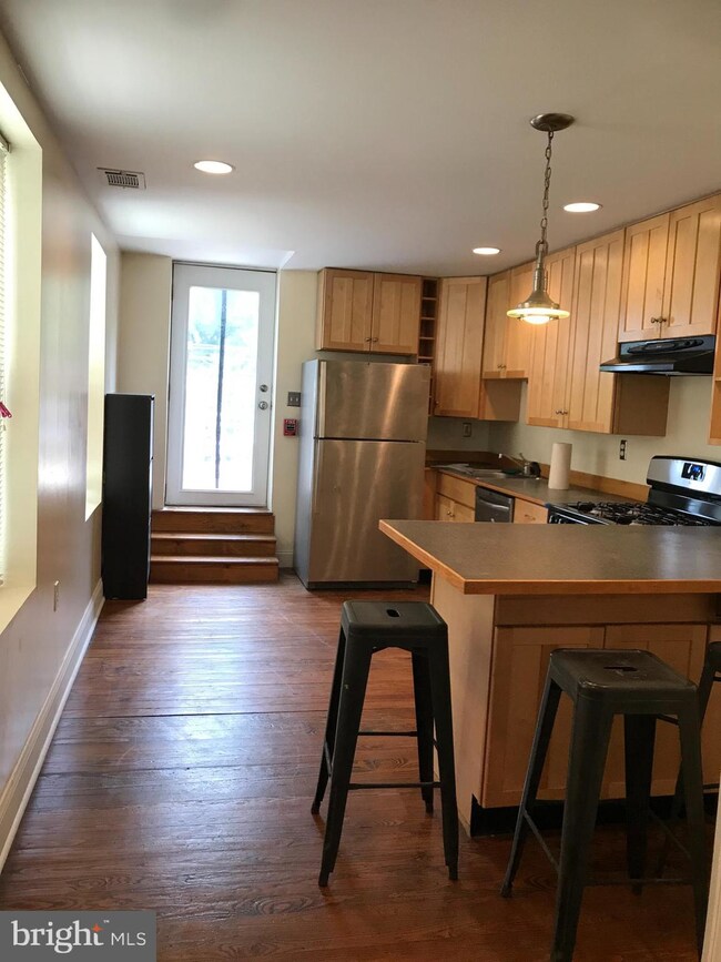 4229 Main St unit 2ND FLOOR, Philadelphia, PA 19127 - photo 2