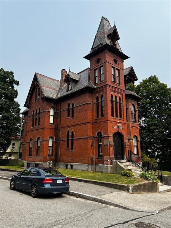 8 Claremont St unit 2B, Worcester, MA 01610 - photo 3