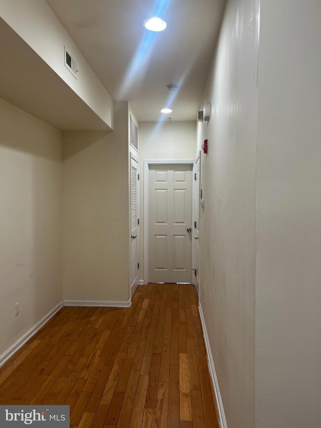 2252 N 12th St, Philadelphia, PA 19133 - photo 5