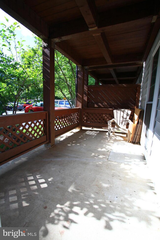 10044 Oakton Terrace Rd, Oakton, VA 22124 - photo 3