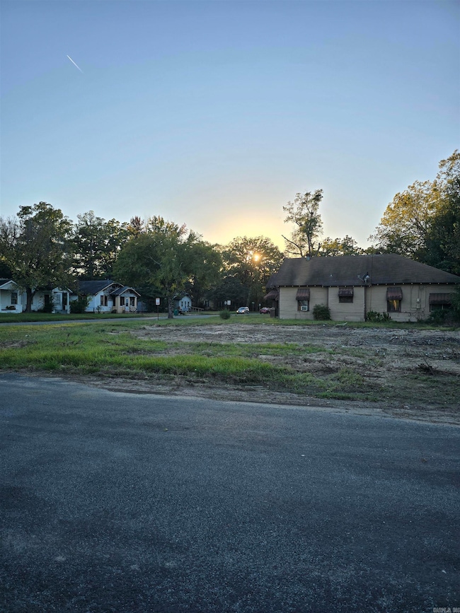 1401 W 16th Ave, Pine Bluff, AR 71603 - photo 2