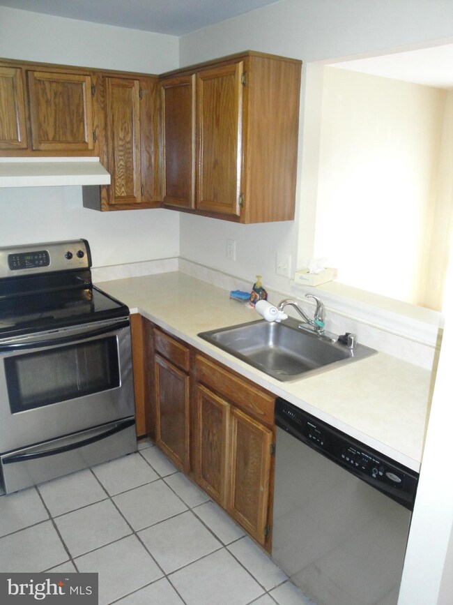 9326 Sparrow Valley Dr, Montgomery Village, MD 20886 - photo 6