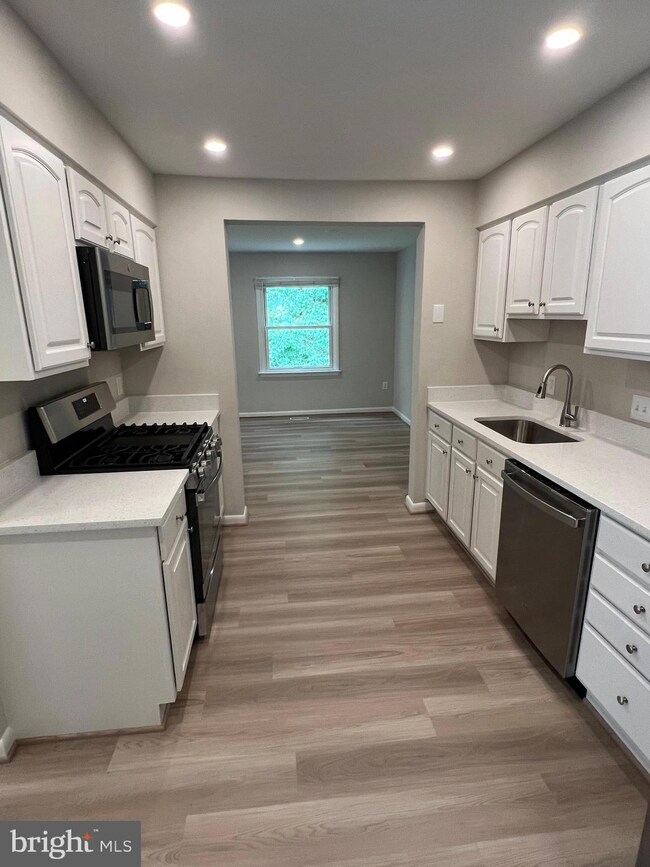 3070 Southern Elm Ct, Fairfax, VA 22031 - photo 6