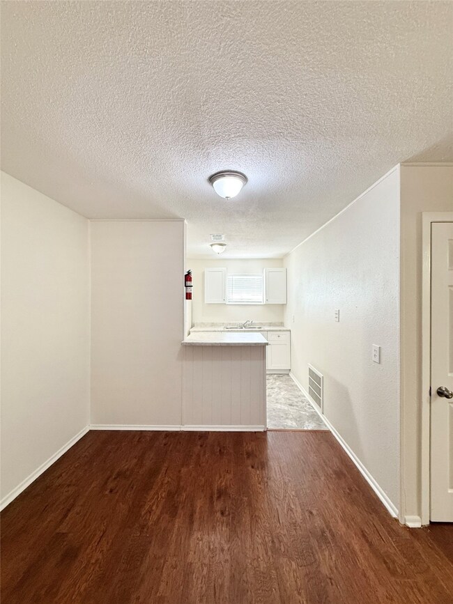 3633 N Macgregor Way unit 16, Houston, TX 77004 - photo 6