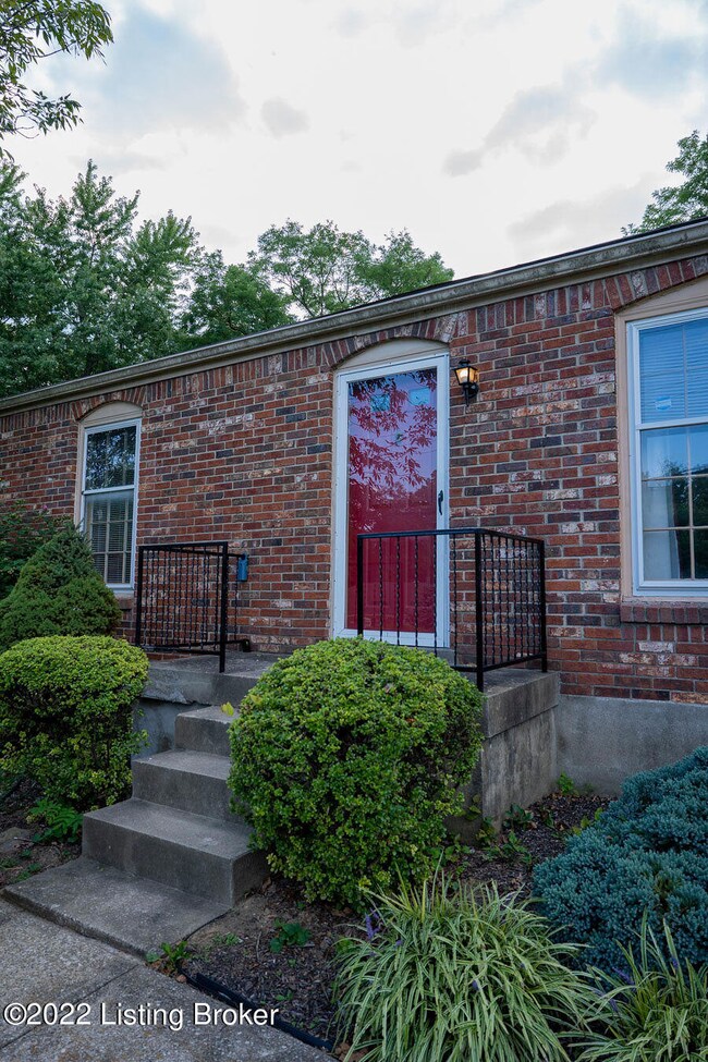 5414 Oakcreek Ln, Louisville, KY 40291 - photo 5