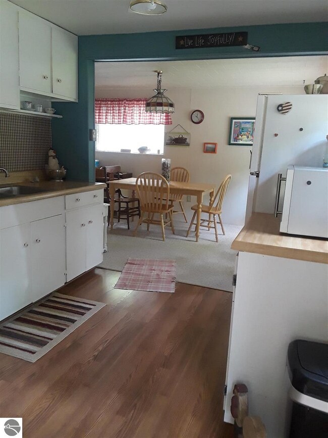 1018 S 5th St, Au Gres, MI 48703 - photo 3