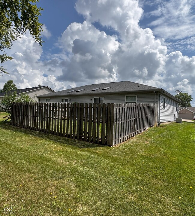 30 Grassyway Ct, Whiteland, IN 46184 - photo 5
