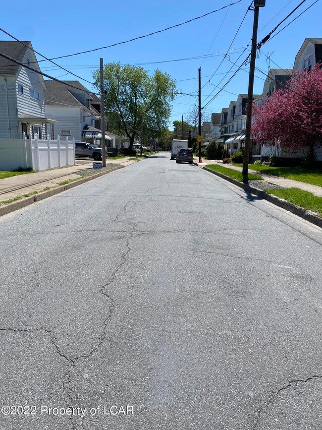 58 Dagobert St, Wilkes Barre, PA 18702 - photo 2