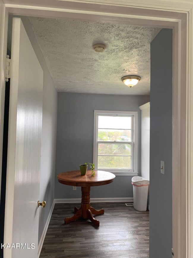 2154OuterKitchen2