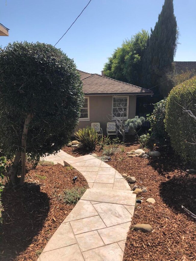 E0B36EB0-0308-4F14-AE37-BE10045D106E