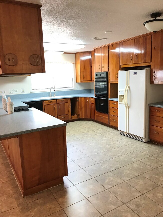 11718 Timbercrest Dr, Tomball, TX 77375 - photo 4